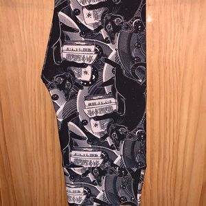 LuLaRoe Pants - ❌SOLD❌ NWT OS LLR Black Cats Printed Leggings LuLaRoe Pants - ❌SOLD❌ NWT OS LLR Black Cats Printed Leggings